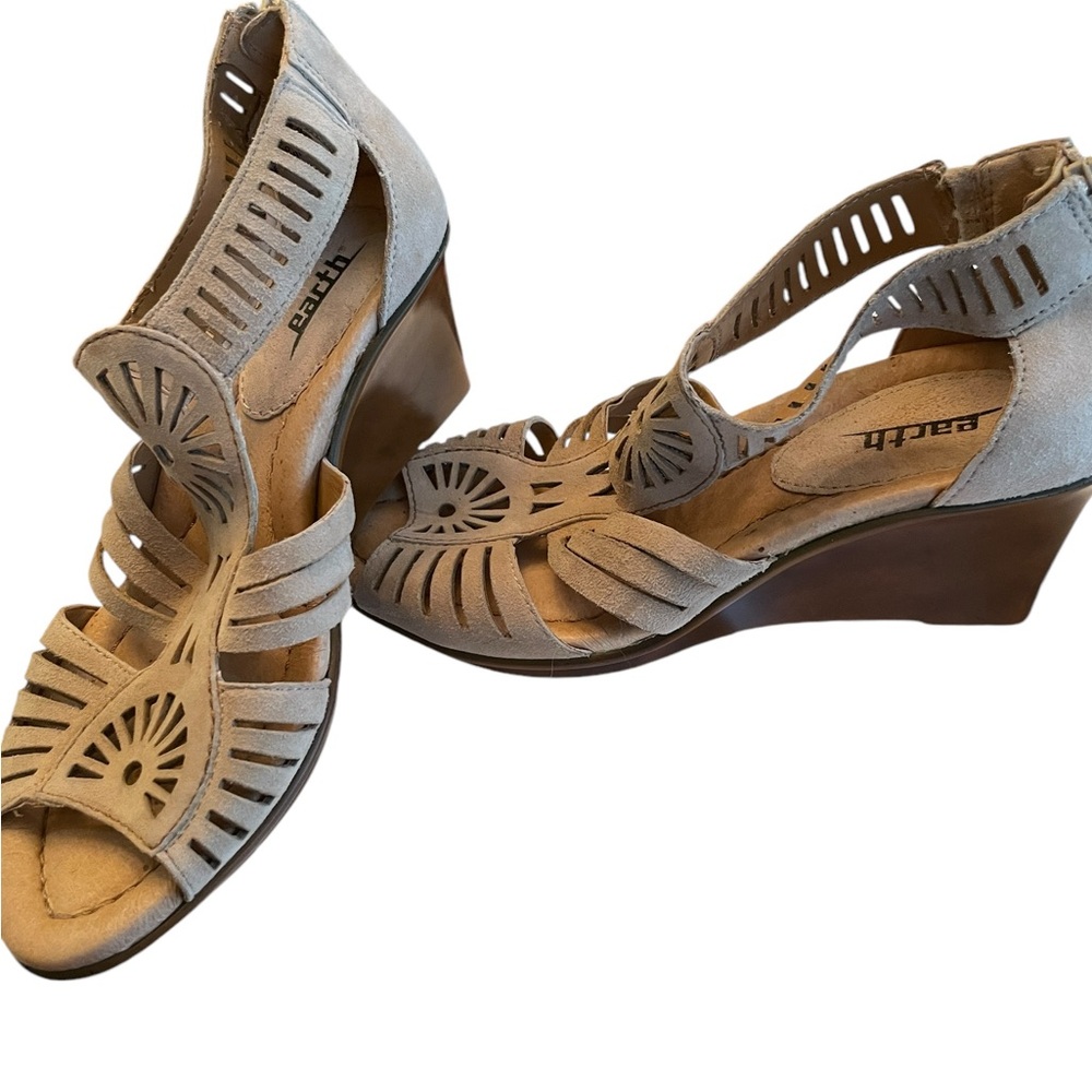 Earth Sandals size 7